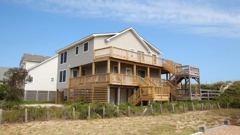 SA69, Kirk- Oceanfront, Ocean Views, Sun Decks, Prv Beach Access House in Duck