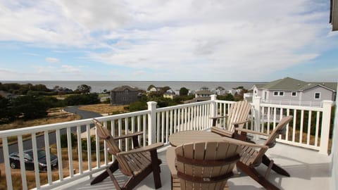 SEA12, Farrview- Oceanside, Ocean and Sound Views, Sun Decks, Rec Rm House in Duck