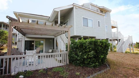 SEA12, Farrview- Oceanside, Ocean and Sound Views, Sun Decks, Rec Rm House in Duck