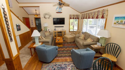 SEA12, Farrview- Oceanside, Ocean and Sound Views, Sun Decks, Rec Rm House in Duck