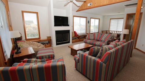 SNH418, Blue Cloud- Oceanside, Ocean views, sun decks, Hot Tub House in Nags Head