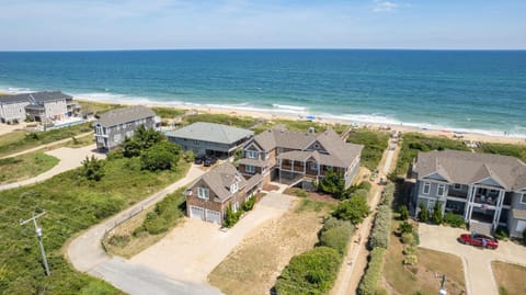 SS10, The Russell Cottage- Oceanfront, Ocean Views, Private Pool, Hot Tub House in Southern Shores
