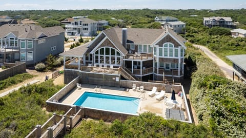 SS10, The Russell Cottage- Oceanfront, Ocean Views, Private Pool, Hot Tub Casa in Southern Shores