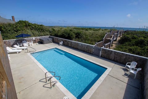 SS10, The Russell Cottage- Oceanfront, Ocean Views, Private Pool, Hot Tub House in Southern Shores