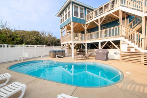 T1, Sailaway- Semi-Oceanfront, Private Pool, Poolside Bar, Hot Tub, Ocean Views, Dogs Welcome! House in Duck