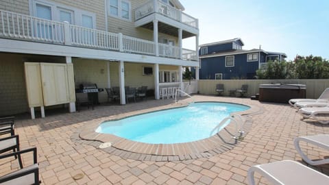 SS135, Sea-Esta- Semi-Oceanfront, Close to Beach, Rec Room, Pool, Hot Tub! House in Southern Shores