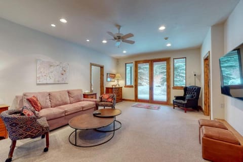 Beautiful Mountain Views - Spacious East Vail Home House in Vail