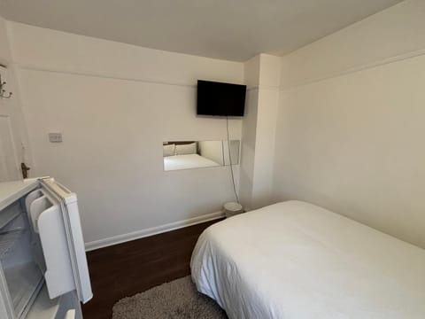 Spare room in a family house Vacation rental in Bristol