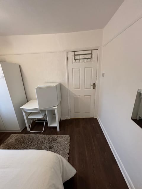 Spare room in a family house Vacation rental in Bristol