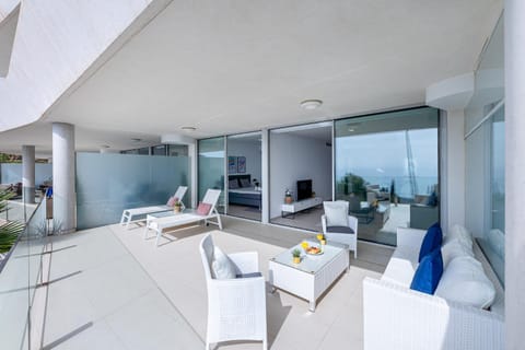 797 HOLIDAY RENTALS - Espectacular apartamento con vista al mar Condo in Benalmadena