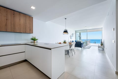 797 HOLIDAY RENTALS - Espectacular apartamento con vista al mar Condo in Benalmadena