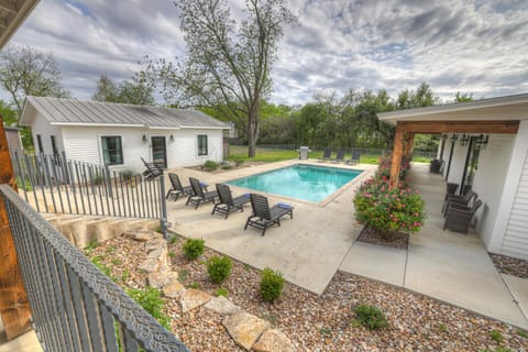 Schubert Inn Combo with Pool Casa in Fredericksburg