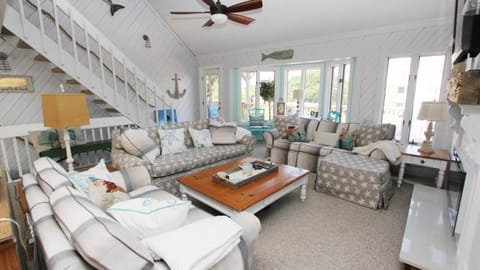 WC912, The Whistling Whale- Oceanside, 7 BRs, Private Pool, Sun and Covered Decks, Yard Maison in Corolla