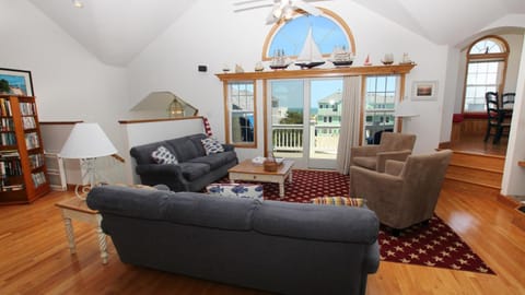 WL1068, Footloose- Semi-Oceanfront, 7 BRs, Priv Pool, H Tub, Rec Rm House in Corolla