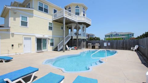 WL1068, Footloose- Semi-Oceanfront, 7 BRs, Priv Pool, H Tub, Rec Rm House in Corolla