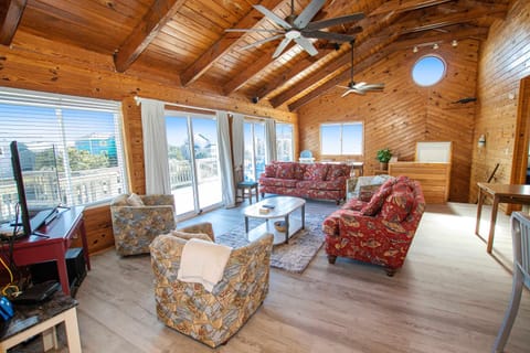 WL940, The B B Inn- Semi-Oceanfront, Private Pool, Hot Tub, 400 ft to Beach Access House in Corolla