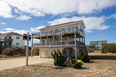 WL940, The B B Inn- Semi-Oceanfront, Private Pool, Hot Tub, 400 ft to Beach Access House in Corolla