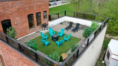 Penthouse: Rooftop Terrace Condo in Spirit Lake