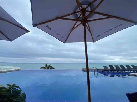 Hotel poseidon piscina & jacuzzi Condo in Manta