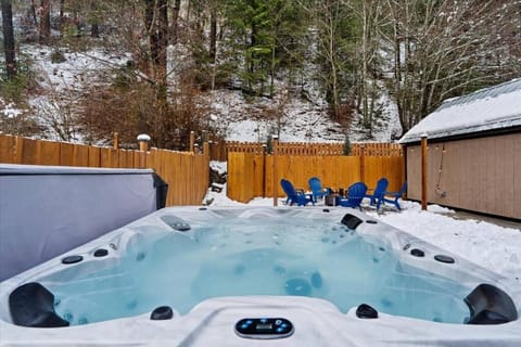 Winter, Hot Tub