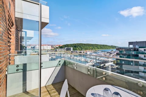 Spacious waterfront apartment with marina and sea view Apartment in Aarhus