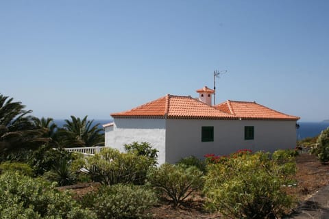 Facade/entrance, Balcony/Terrace, Mountain view, Sea view