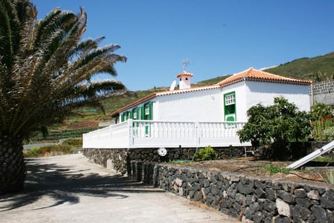 Facade/entrance, Balcony/Terrace, Sea view