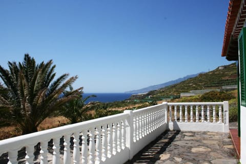 Facade/entrance, Balcony/Terrace, Mountain view, Sea view