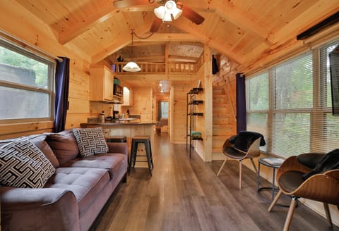 Thomas Cabin Forest Tiny Cabin With Hot Tub Casa in Chattanooga