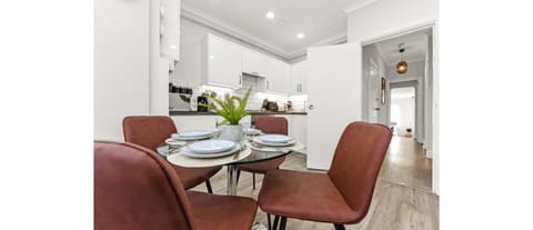 Kitchen or kitchenette, Seating area, Dining area