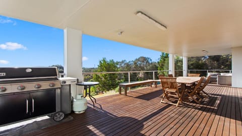 Endeavour View Is A Fantastic - A Modern, 4 Bedroom Holiday Home House in Coffin Bay