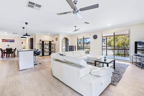 Dromana Entertainer - Family House with Bay Views* Maison in Red Hill