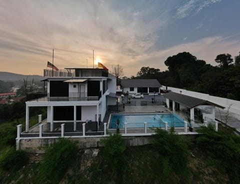 Property building, Day, Natural landscape, Mountain view, Pool view, Swimming pool, Sunrise, Sunset