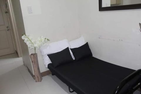 CHATEAU ELYSEE A16 Near Resto And Sm Mall/Airport Apartment hotel in Paranaque