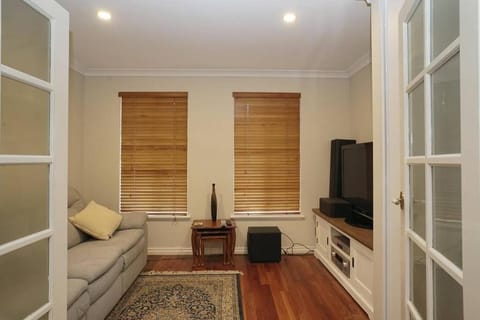 2 Minutes To Morley Galleria 3br 2 Bth Maison in Bayswater
