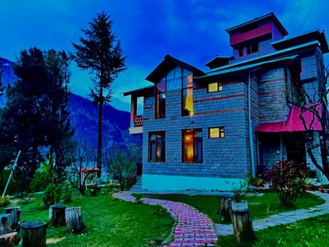 Nature Valley Resort Manali 2 Bedrooms luxury Cottages Hotel in Manali
