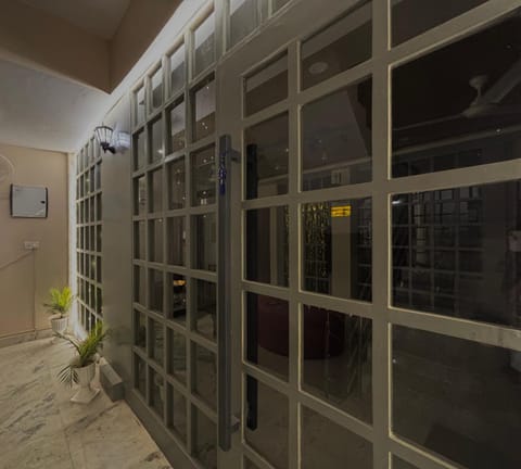 TFFSTAYS- Roomstay Bed and Breakfast in Lucknow