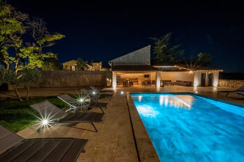 Night, Pool view, Swimming pool, sunbed