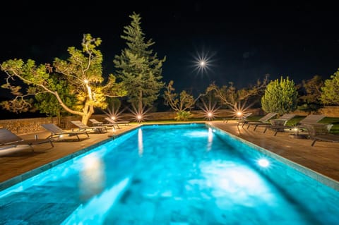 Mas provençal avec piscine chauffée ! House in Tarascon