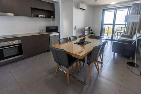 WhitsunStays - The Regal (2br/2bth, Central) Appartement-Hotel in Mackay