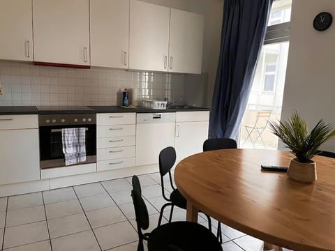 Dining area, kitchen