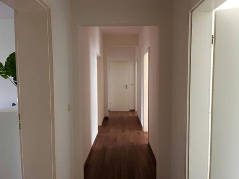 Ferienwohnung Magdeburg-Sudenburg: 3 Schlafzimmer, Küche, Bad & Balkon Condo in Magdeburg