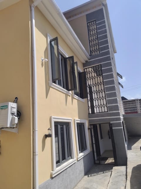 Select guest house Bed and Breakfast in Abuja