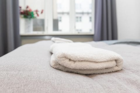 Bedroom, towels