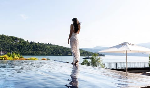 Lake view, Mountain view, Pool view, Swimming pool