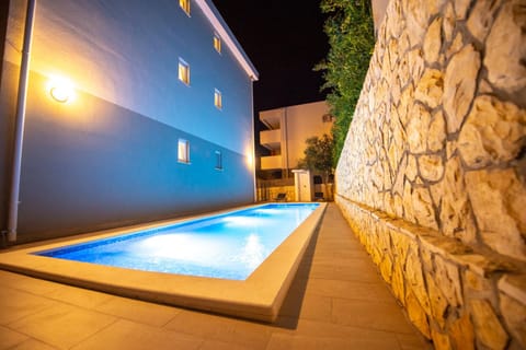 Shower, Property building, Night, Swimming pool, sunbed