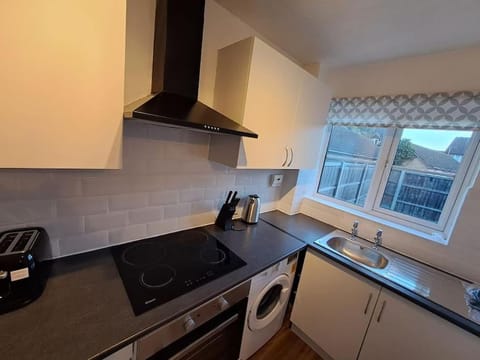 Exquisite Holiday Home 3 minutes from Dartford Station Apartment in Dartford