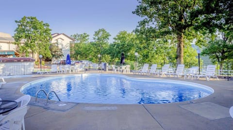 Branson Condo on Table Rock Lake with Pool and WiFI near Silver Dollar City Condo in Indian Point