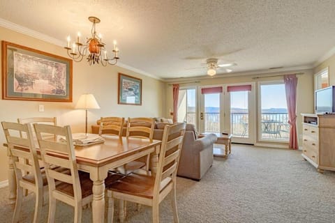 Branson Condo on Table Rock with Lake Views and Pool and WiFI near Silver Dollar City Apartamento in Indian Point