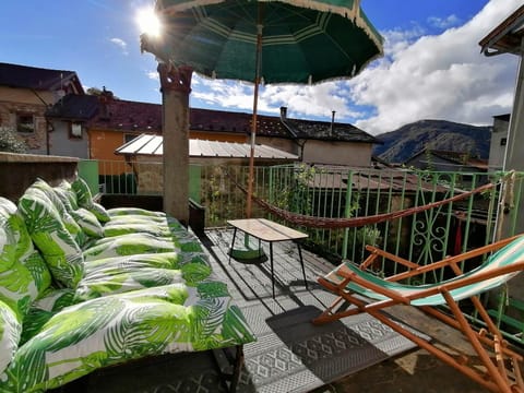 Balcony/Terrace, Seating area, Mountain view